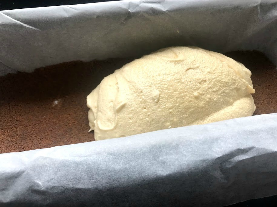 Boerencake met een bodem van Bastognekoeken