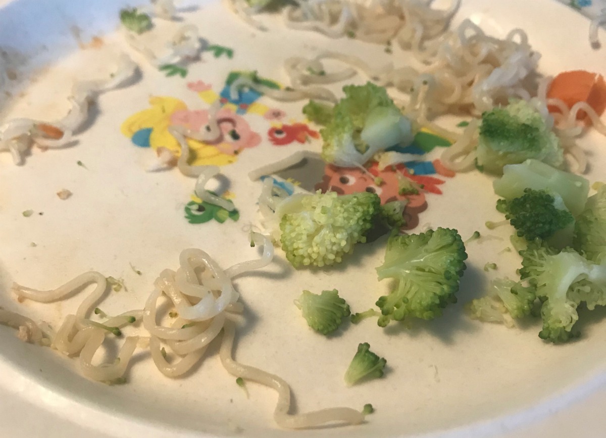 Noodles met kip en brocolli een manier om kinderen groenten te laten eten