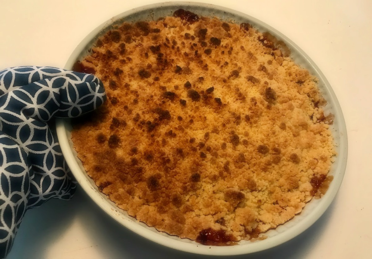 Apple crumble met suiker en kaneel