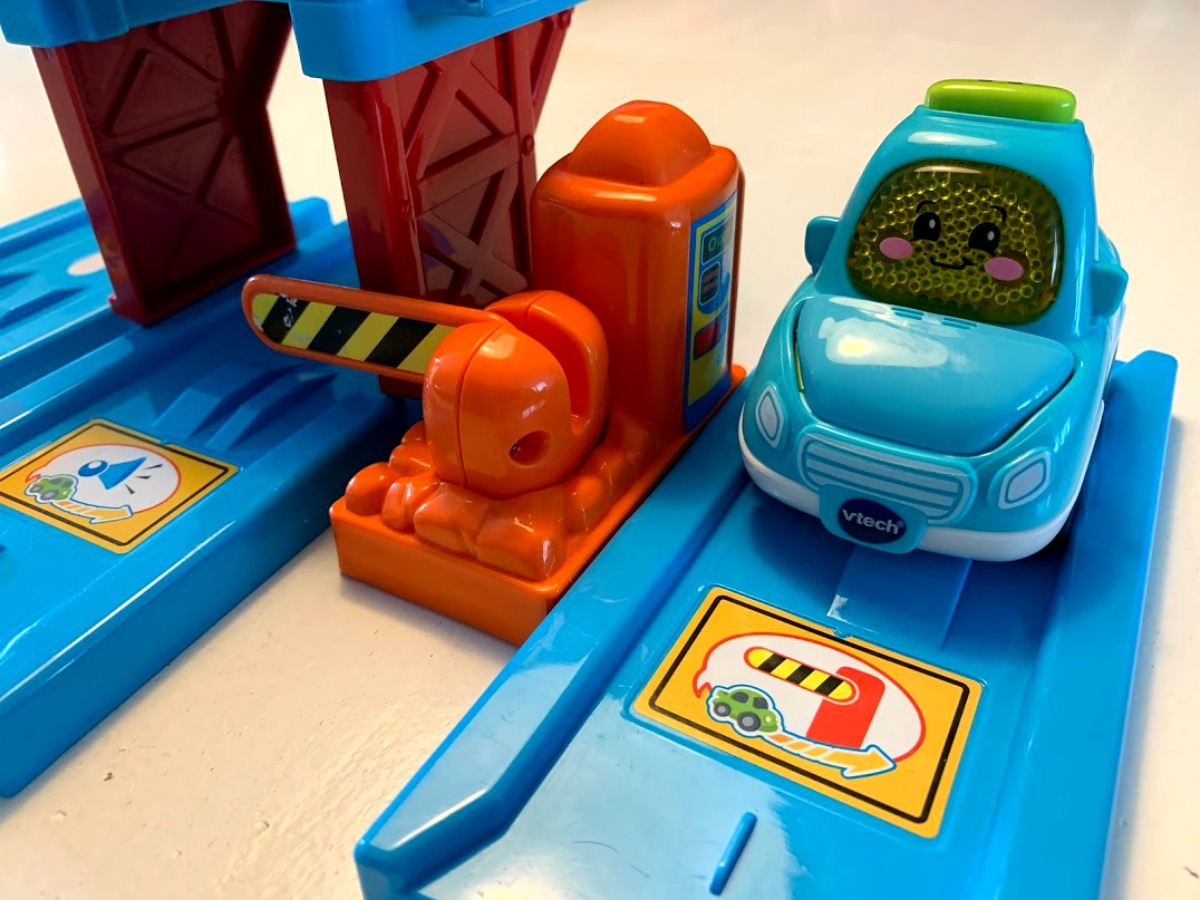 Perfect verjaardagscadeau voor een kind toet auto Owen wegdelen toet toet auto's