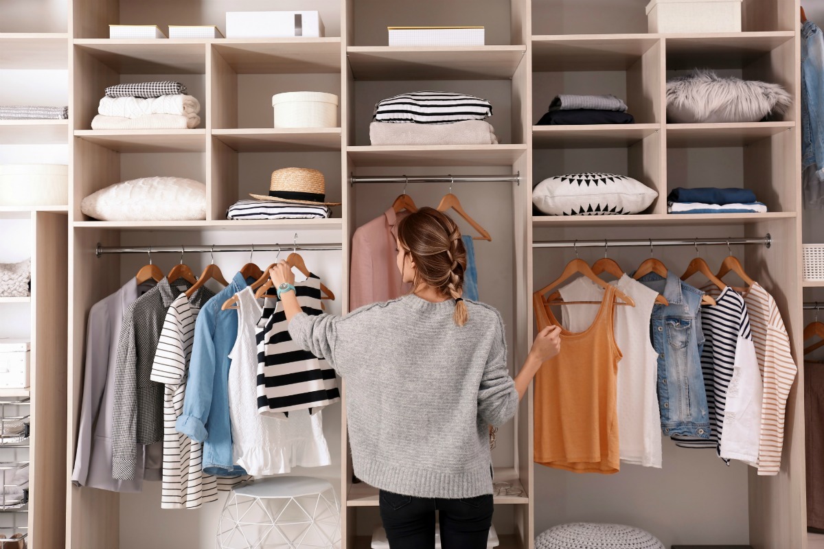 organiseren kledingkast, kledingkast, ruimte, 4 tips voor het organiseren van je kleding