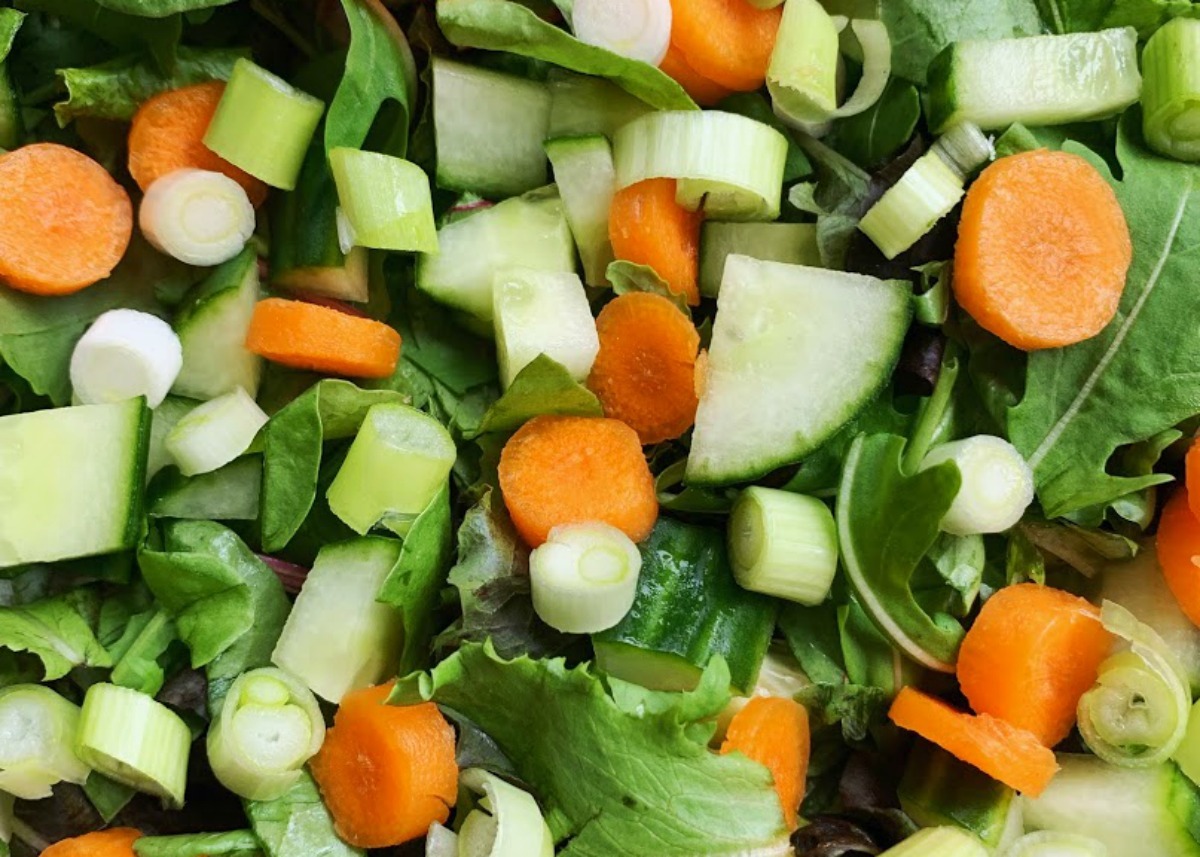  frisse salade met kipgehaktballetjes