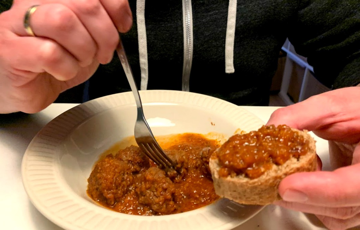 Gehaktballen in tomatensaus met maïskolven, tapas, Spaanse keuken