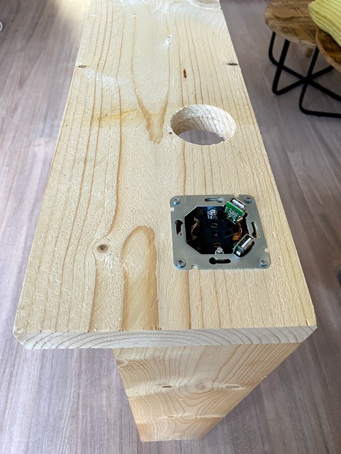 Zonder hoofd Een effectief Berg Plank achter de bank zonder gaten in de muur DIY