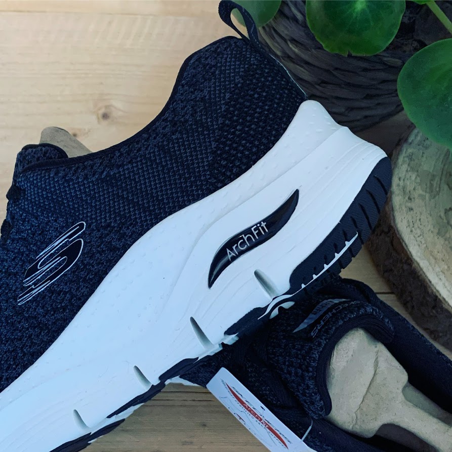 Skechers Arch Fit • - lifestyle een