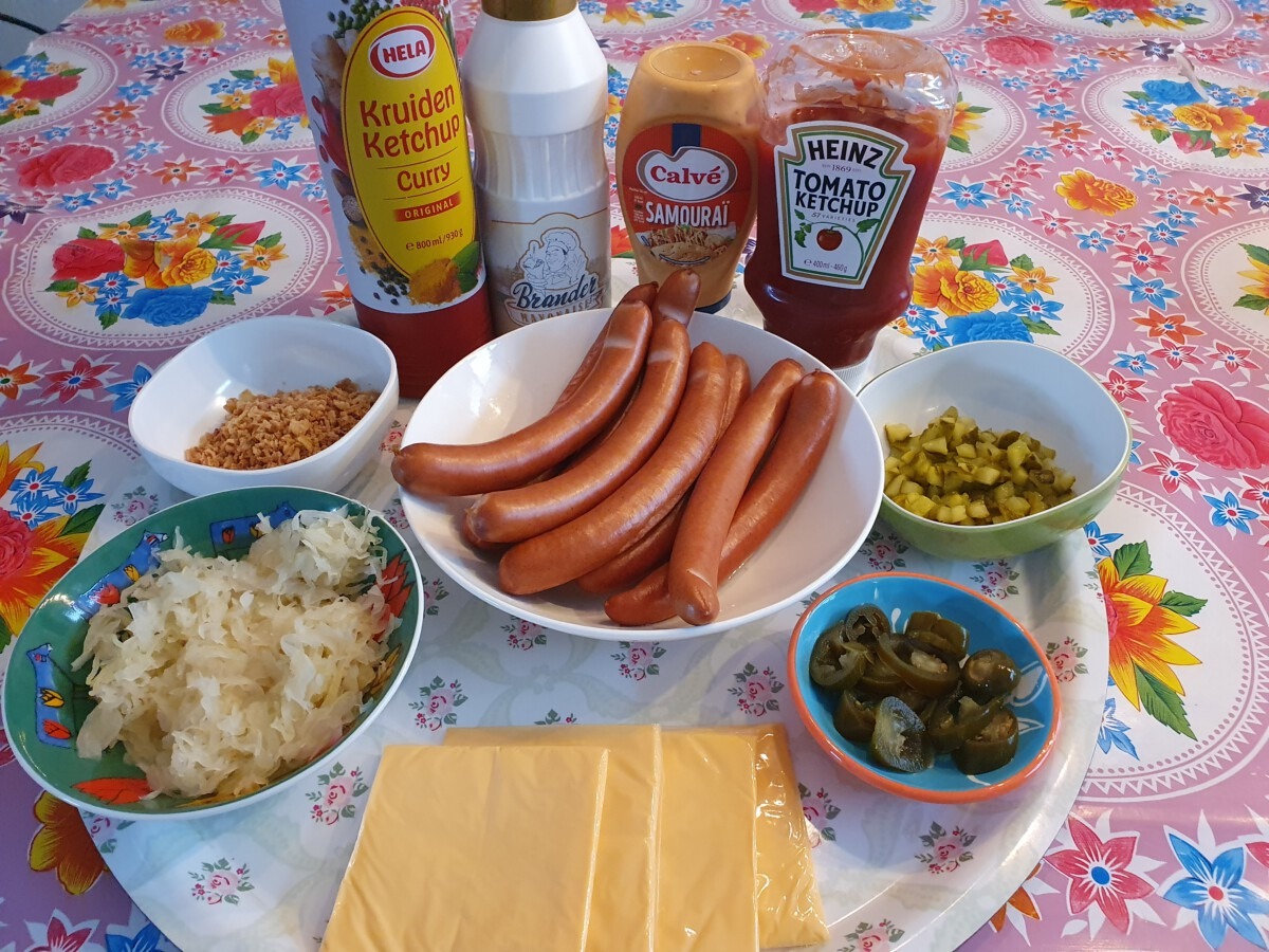 Broodje hotdog, Pompoensoep Ravioli bolognese en spruitjes - aan tafel met Marjon