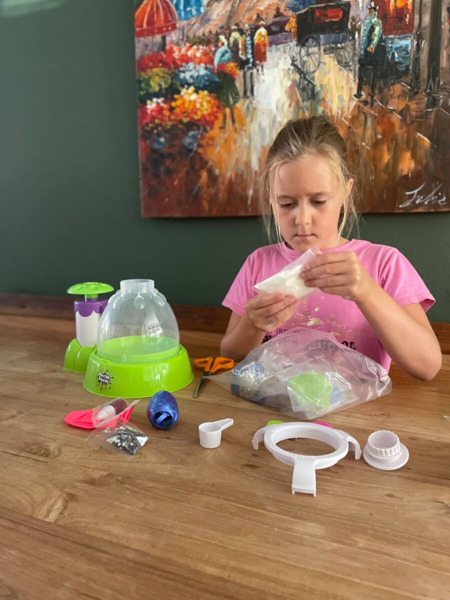 Doctor Squish Squishy Maker wat zit erin