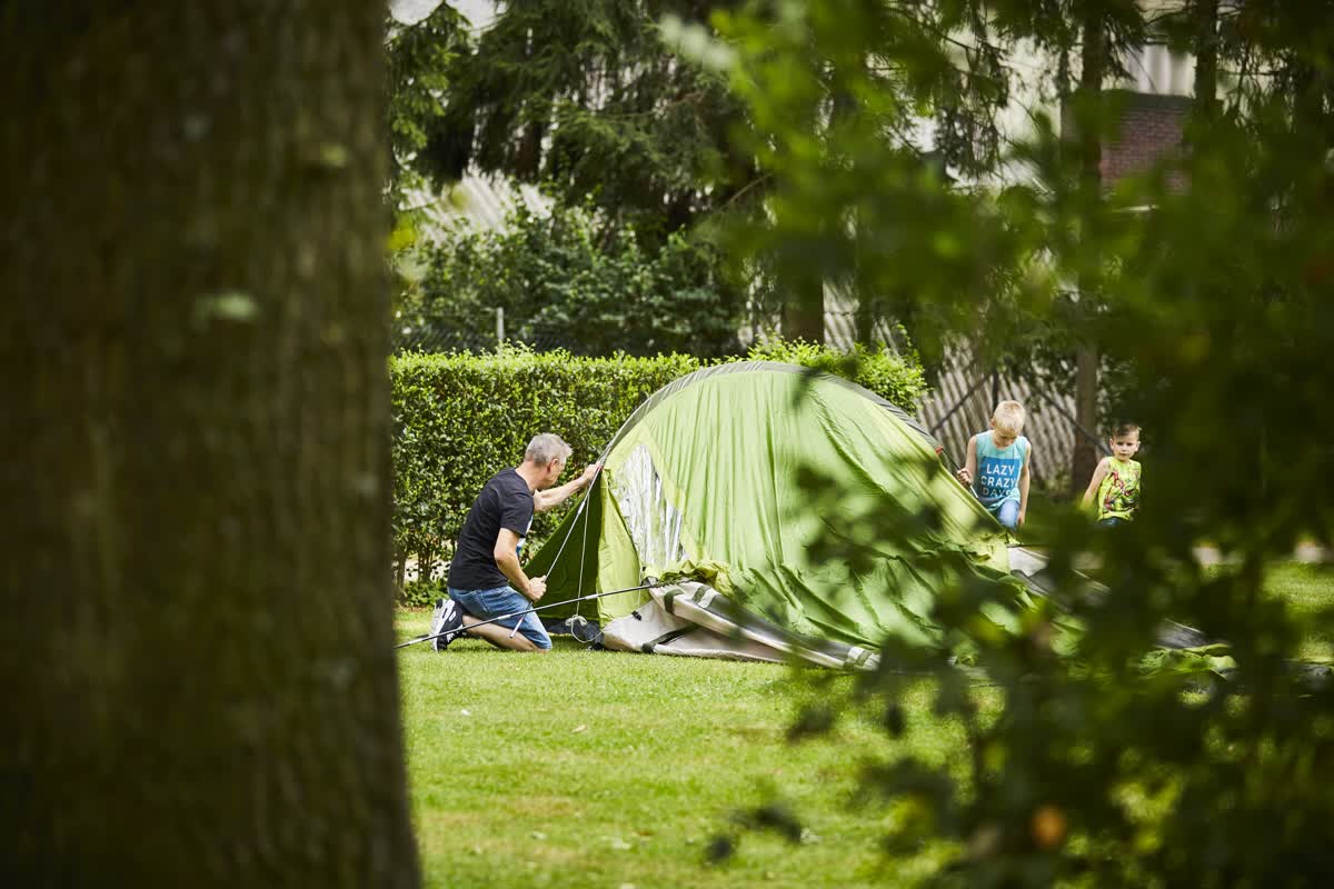 tent opzetten gezinscamping