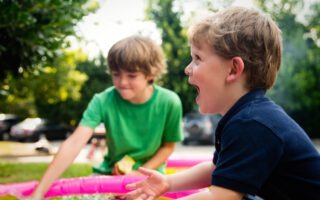 Waarom is buitenspelen eigenlijk zo belangrijk voor kinderen?