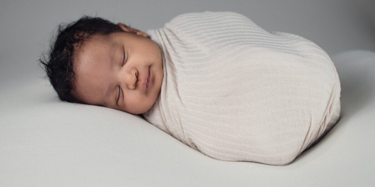 Hoe creëer ik een goede slaaproutine voor mijn baby of kind