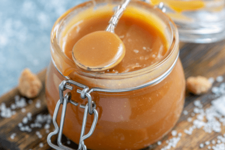 De magie van zelfgemaakte zoute karamelsaus