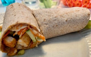 Aziatische wraps met wortel en witte kool