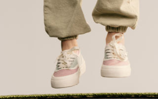 Sneakers stylen in het voorjaar