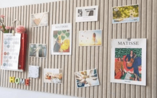 Groot prikbord, decoratief viltbord, 0,9 cm dik, opvouwbaar displaybord met plakband voor het opplakken van foto's, fotobord voor school, thuis, keuken, kantoorwanden, 60 x 40 cm，Donker camel